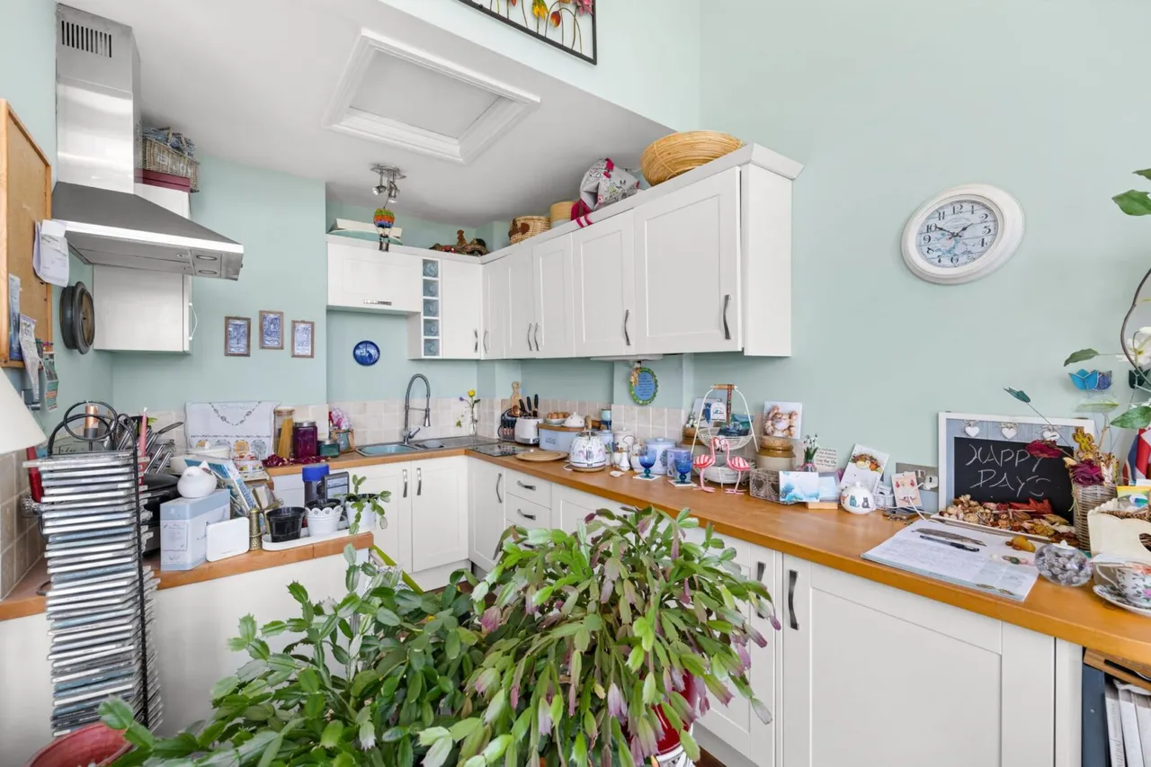 Flat 4, The Abbey Hammerwood Road, East Grinstead, Ashurst Wood, RH19 3SA, photo 5
