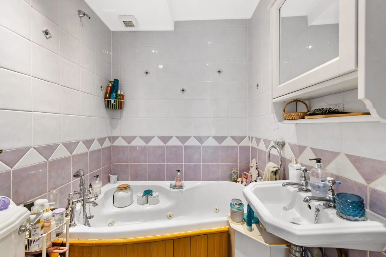 Flat 4, The Abbey Hammerwood Road, East Grinstead, Ashurst Wood, RH19 3SA, photo 10