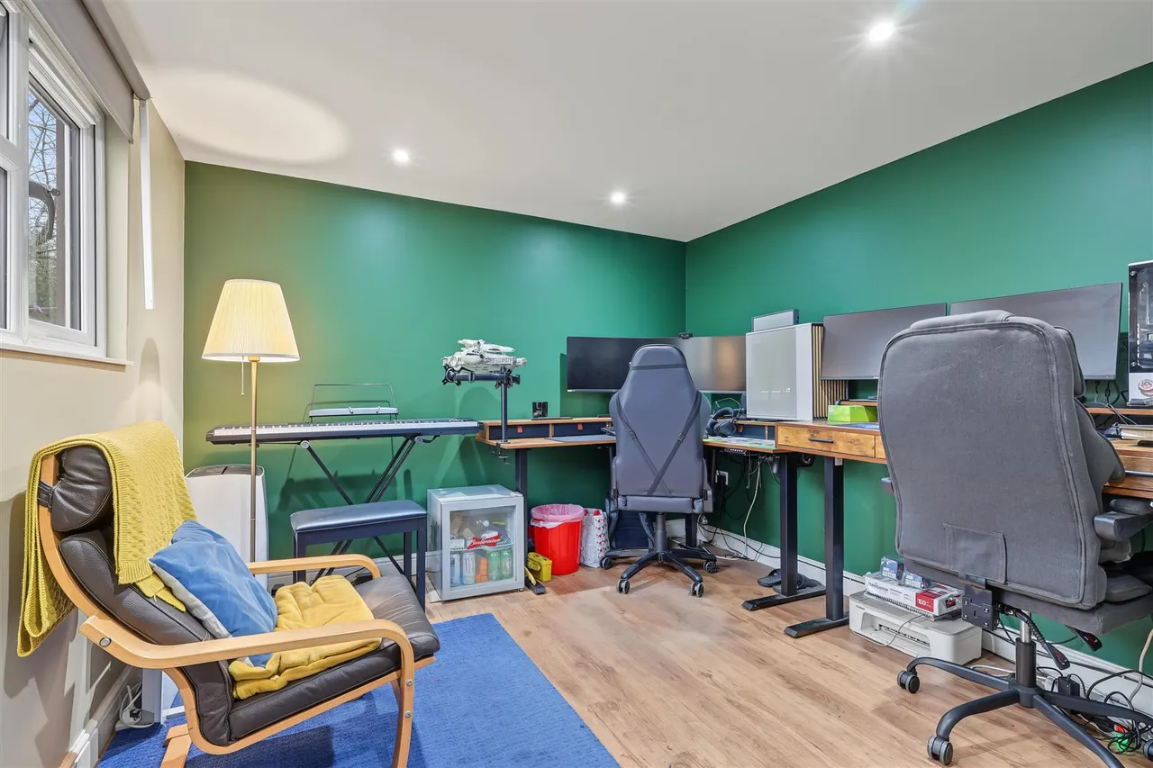 Hallfield Terrace, Stuntney, CB7, photo 17