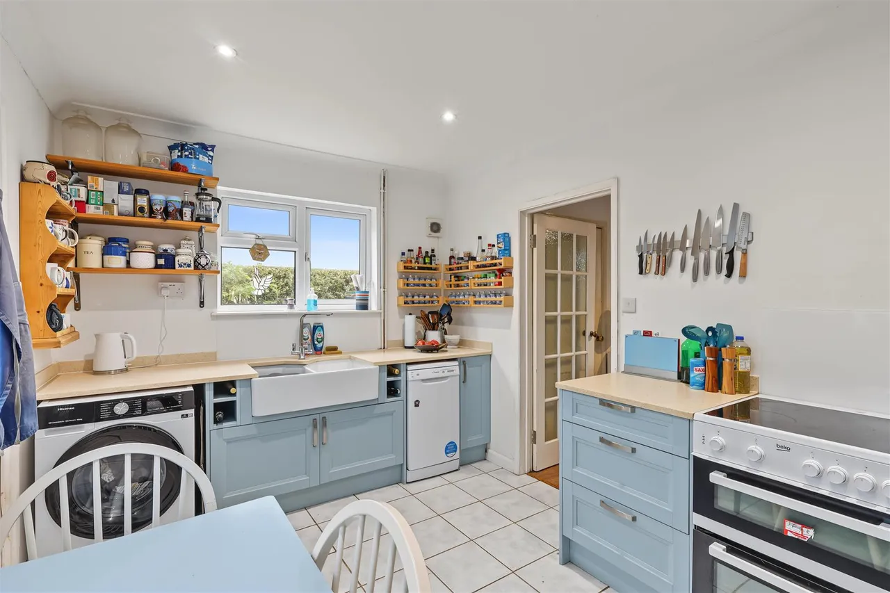 Hallfield Terrace, Stuntney, CB7, photo 4