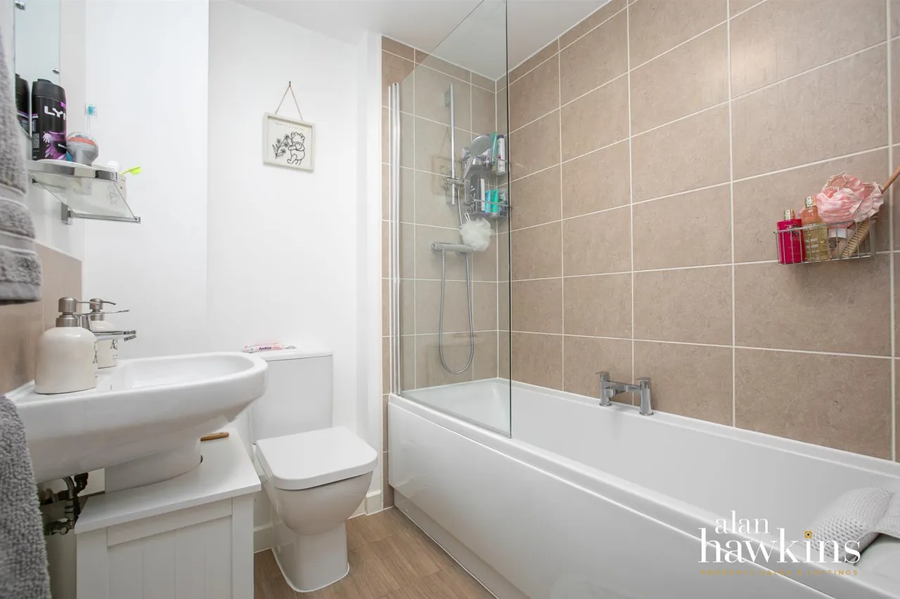 Cloatley Crescent, Royal Wootton Bassett, SN4, photo 7
