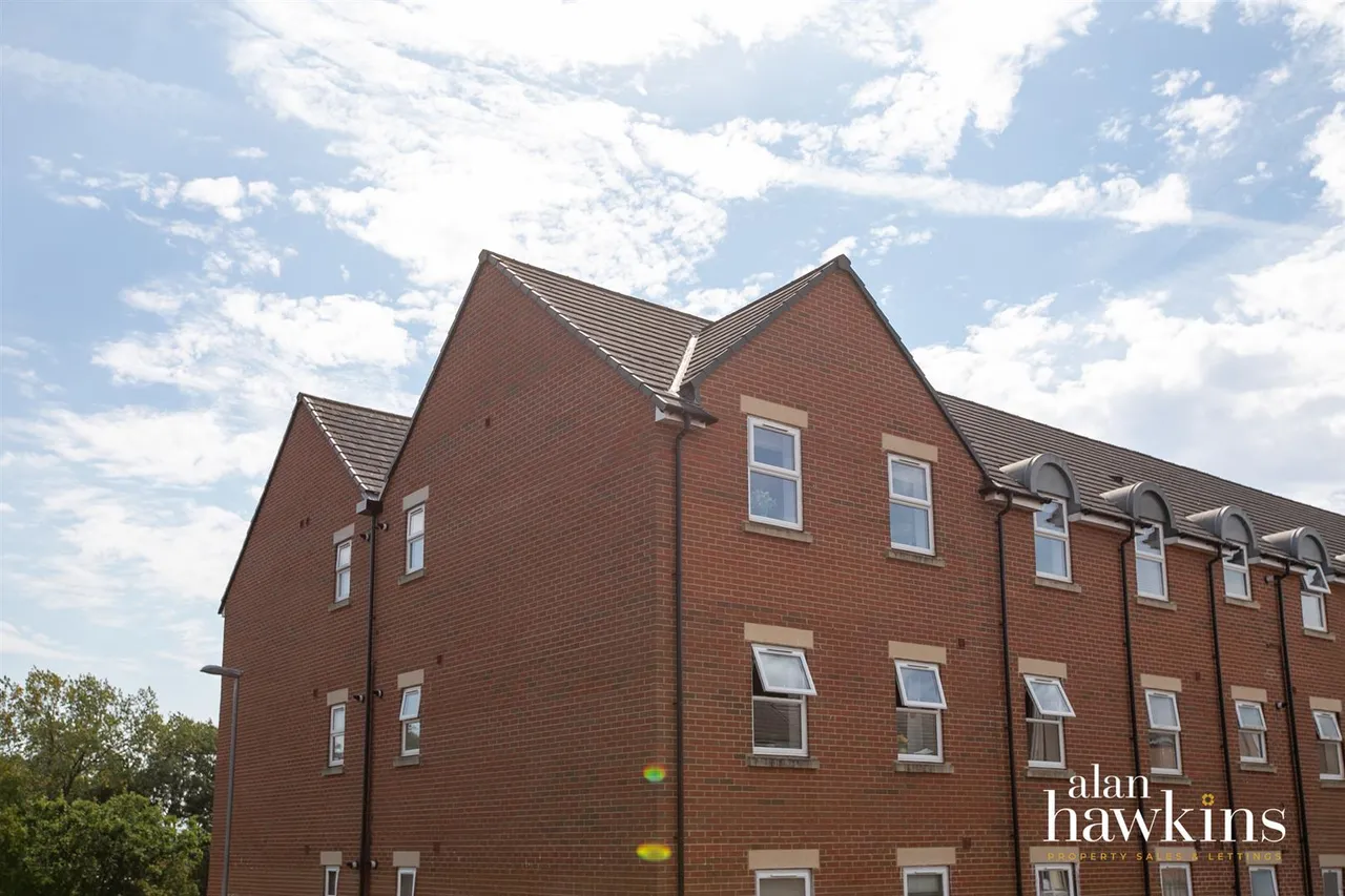 Cloatley Crescent, Royal Wootton Bassett, SN4, photo 13