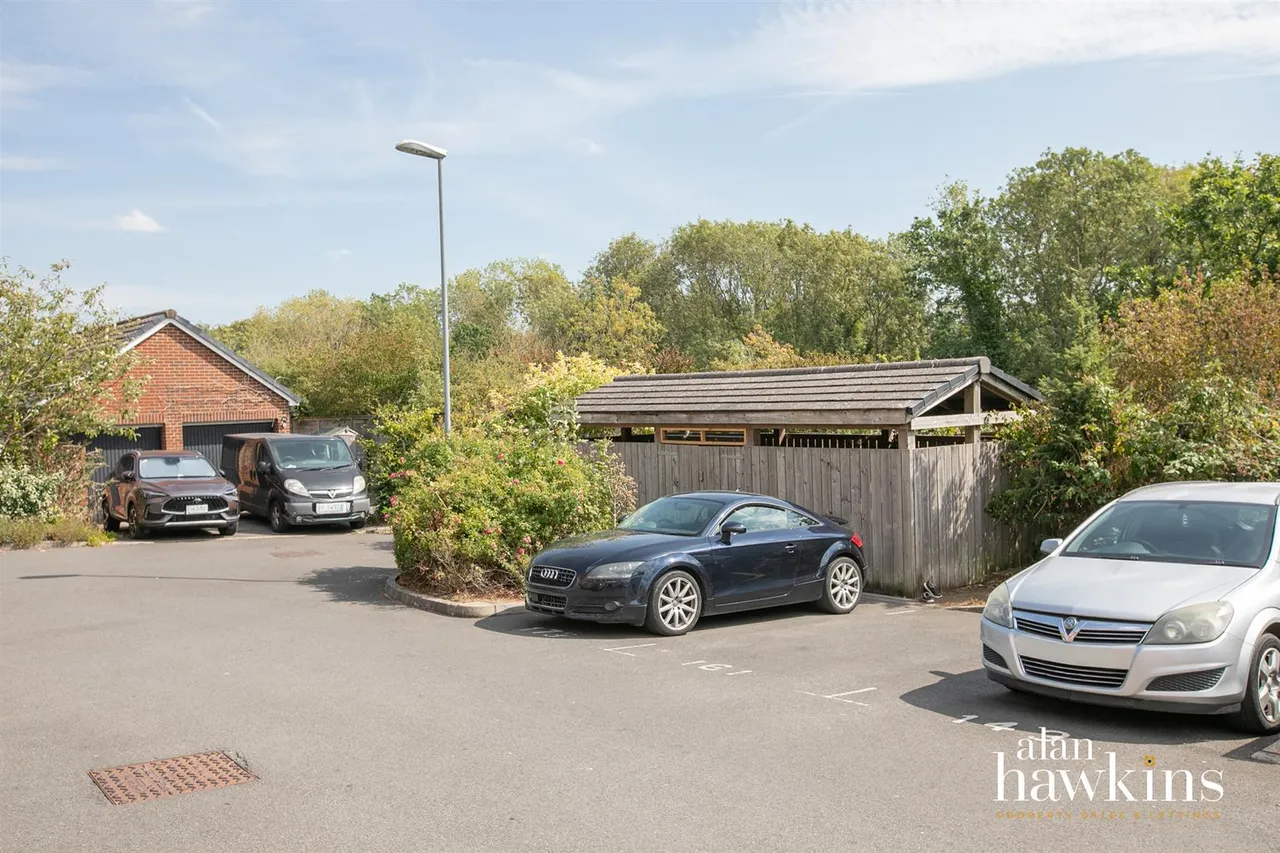 Cloatley Crescent, Royal Wootton Bassett, SN4, photo 12