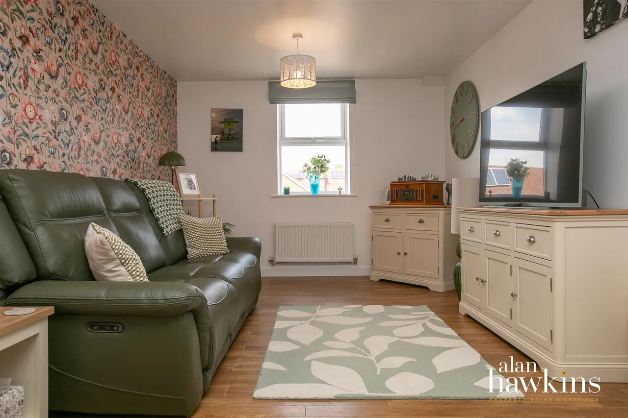 Cloatley Crescent, Royal Wootton Bassett, SN4, photo 4