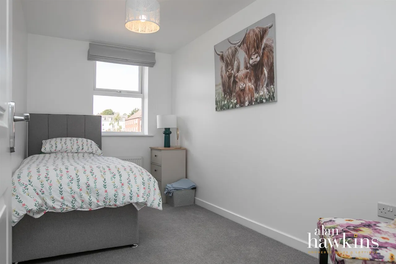 Cloatley Crescent, Royal Wootton Bassett, SN4, photo 8