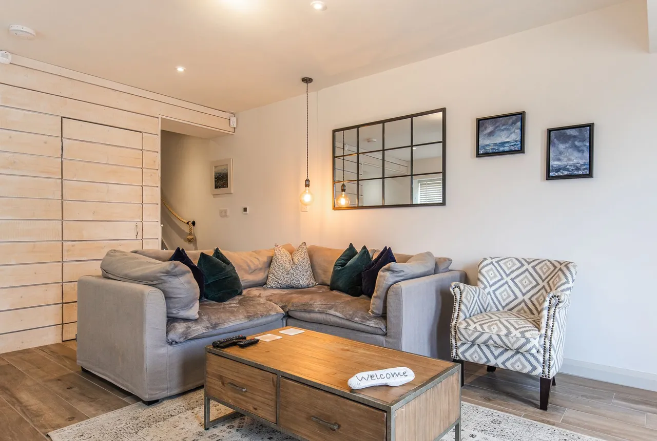 Extensively Enhanced Barn Conversion, photo 8
