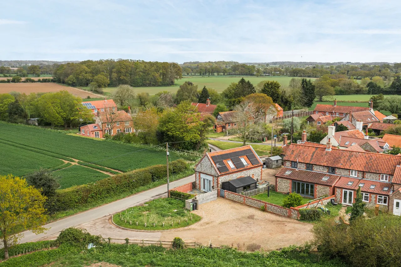 Extensively Enhanced Barn Conversion, photo 7