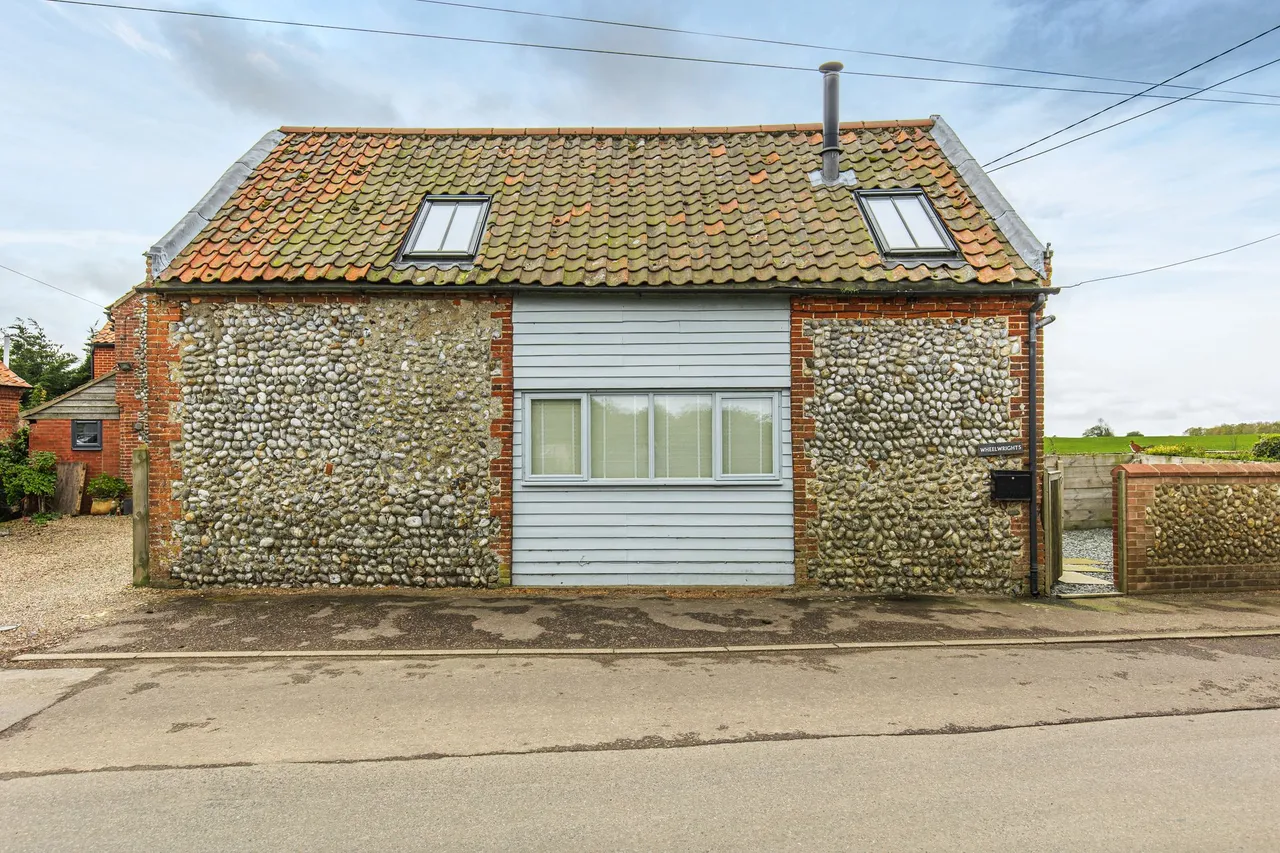 Extensively Enhanced Barn Conversion, photo 3
