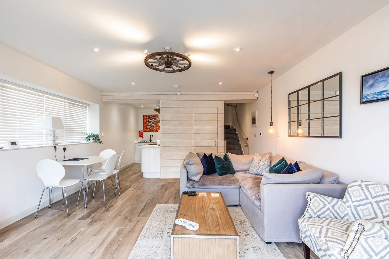 Extensively Enhanced Barn Conversion, photo 5