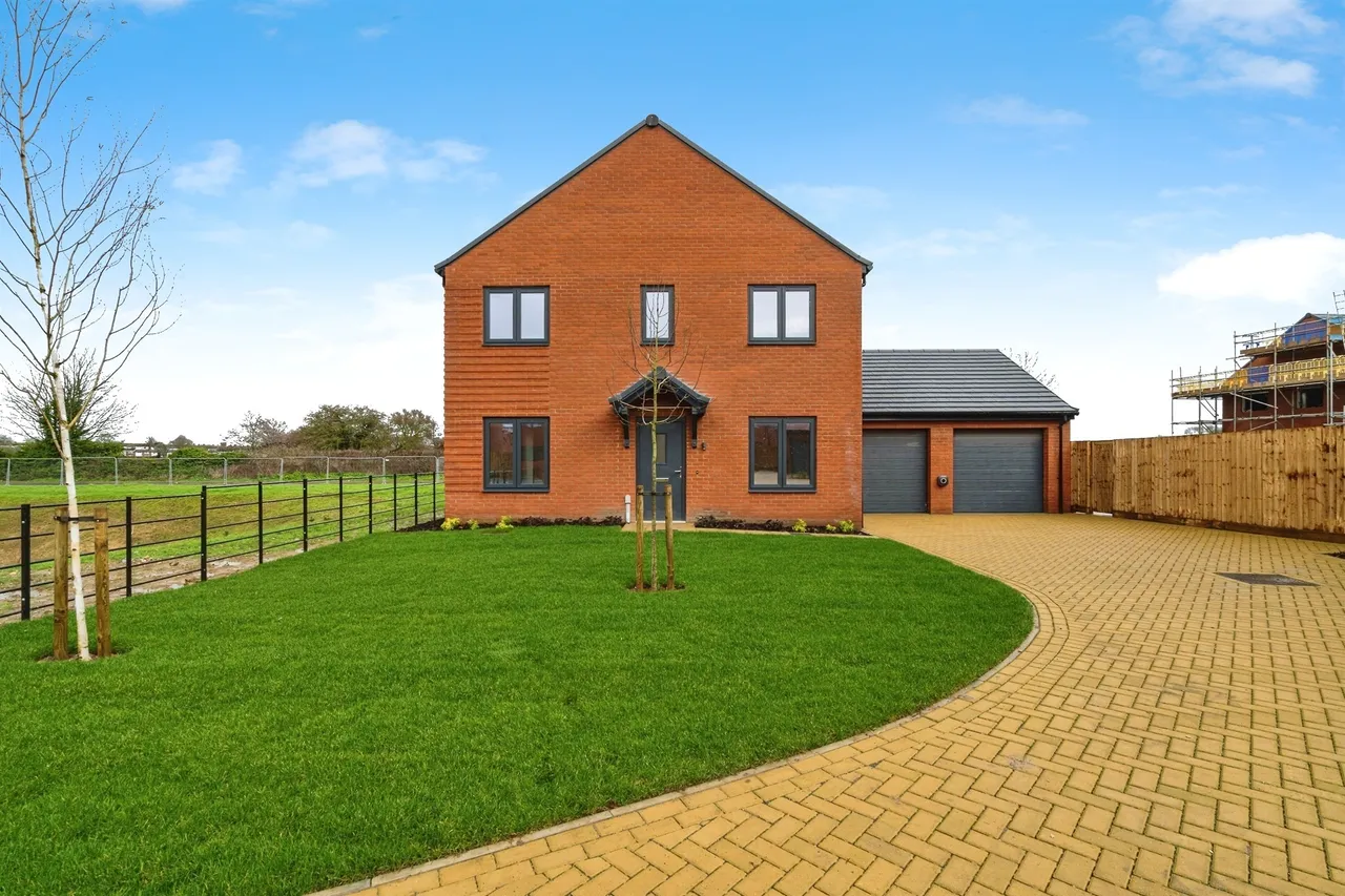5 bed house for sale, Eastwood, Bradwell, NR31