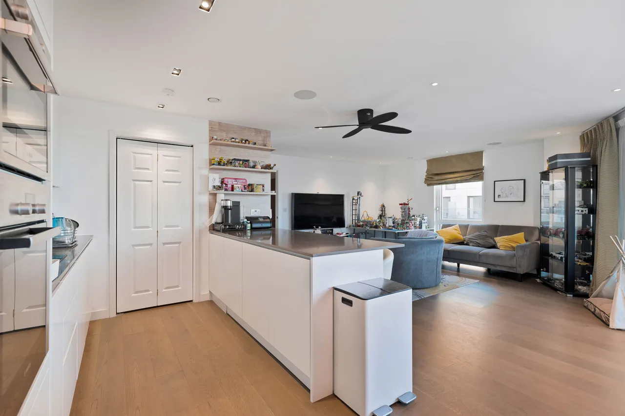 Flat 42, Nature View Apartments, Woodberry Grove, London, photo 2