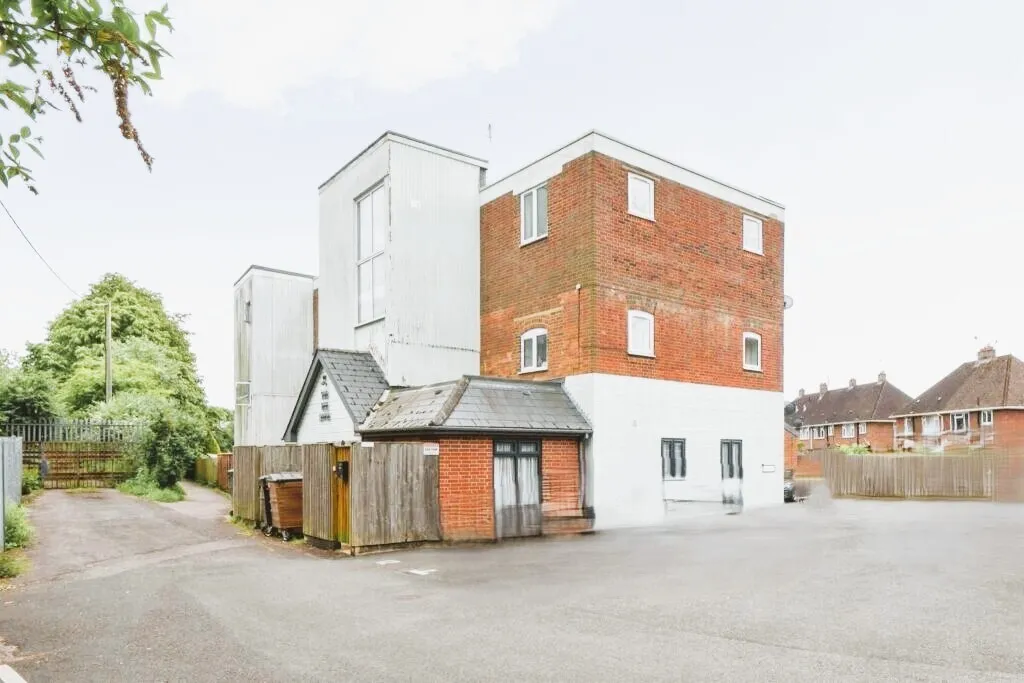 Station Approach, Romsey, photo 4