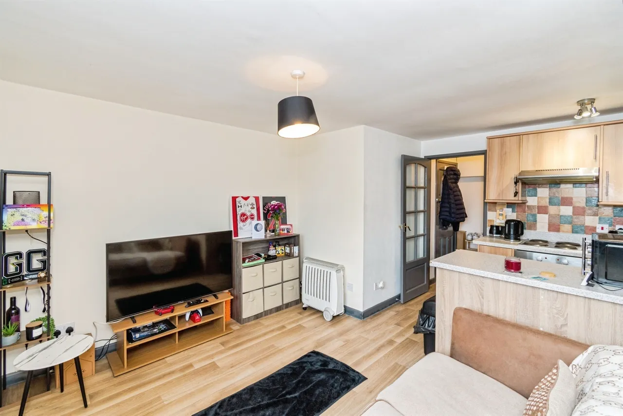 1 bed flat for sale — Station Approach, Romsey