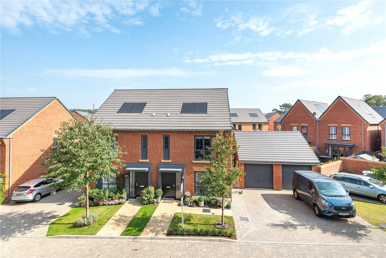 3 bed house for sale, Ulrick Avenue, Bordon, GU35