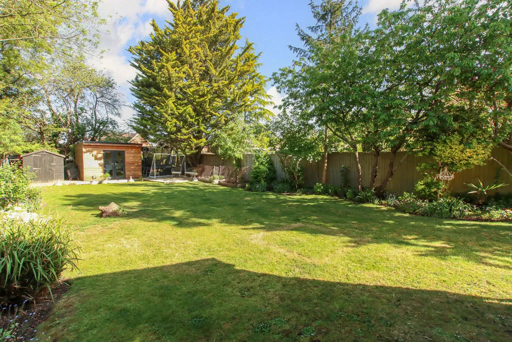 Weston Road, Aston Clinton, HP22, photo 9