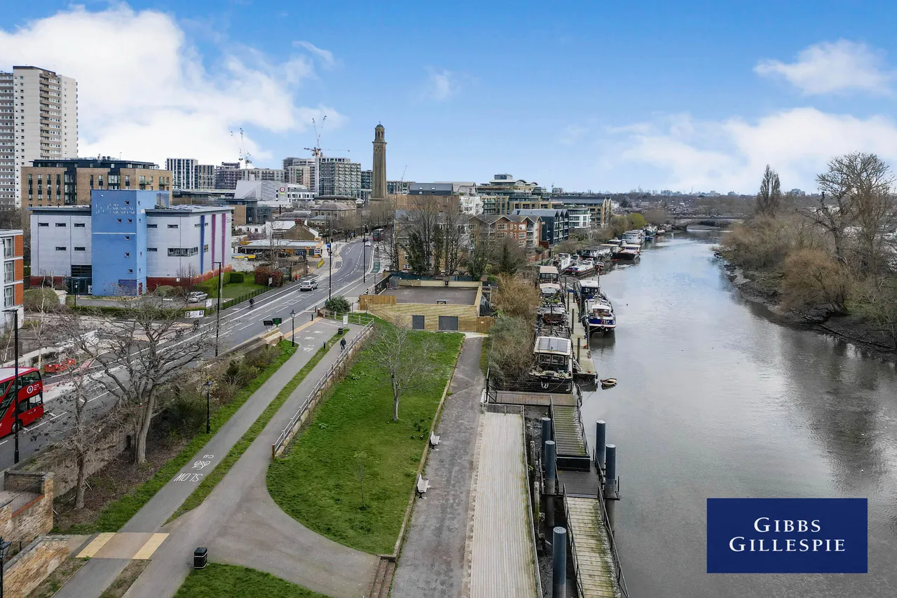 Holland Gardens, Brentford Fees Apply, TW8, photo 13