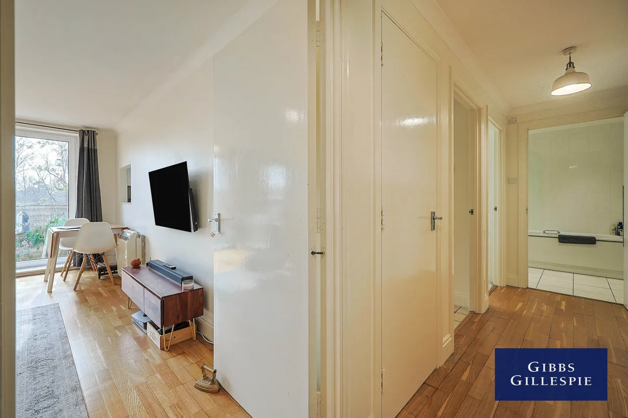 Holland Gardens, Brentford Fees Apply, TW8, photo 6