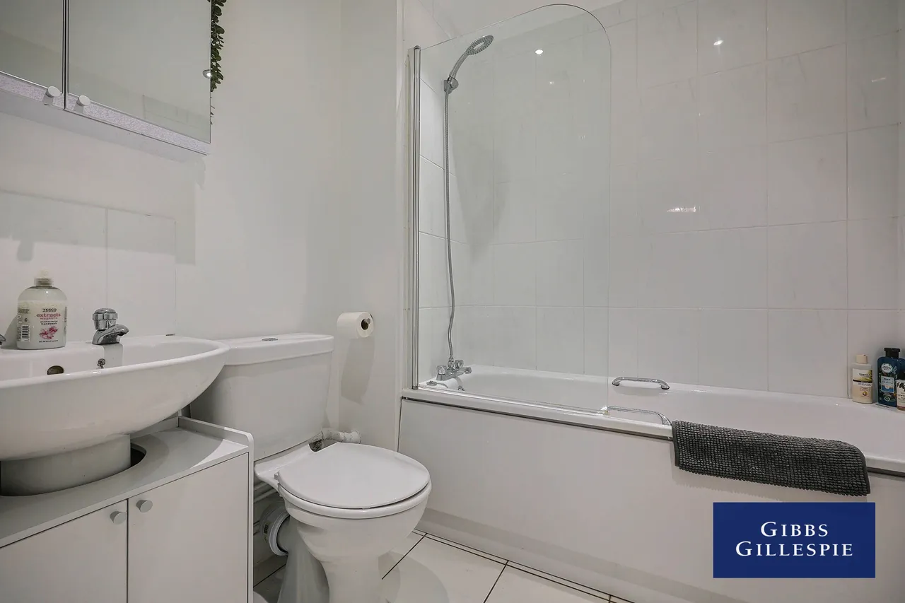 Holland Gardens, Brentford Fees Apply, TW8, photo 5