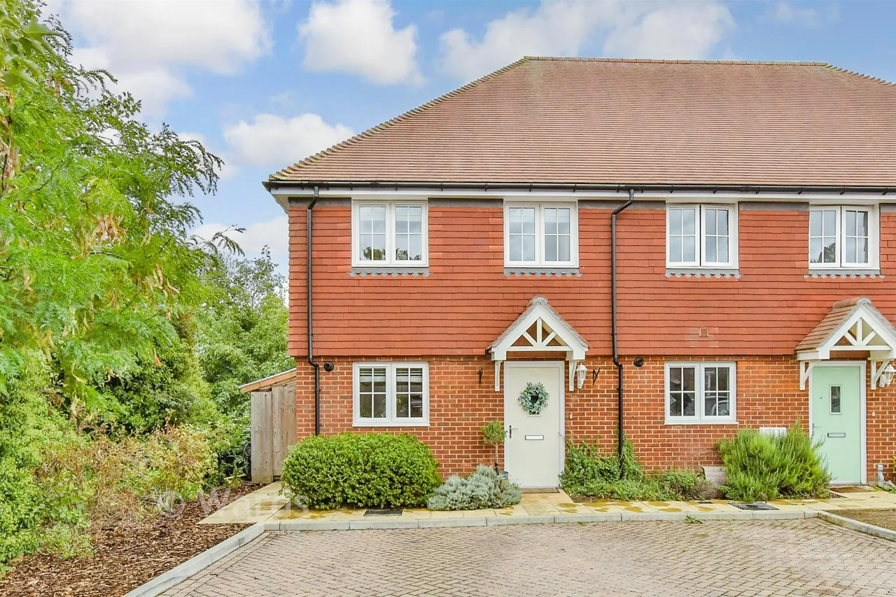 2 bed house for sale, Beckett Gardens, Faversham, ME13