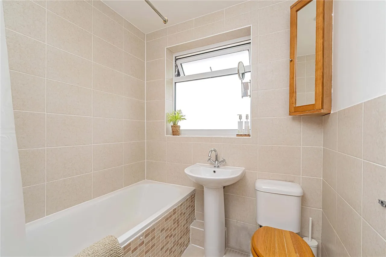 Wiltshire Gardens, Twickenham, TW2 6ND, photo 8