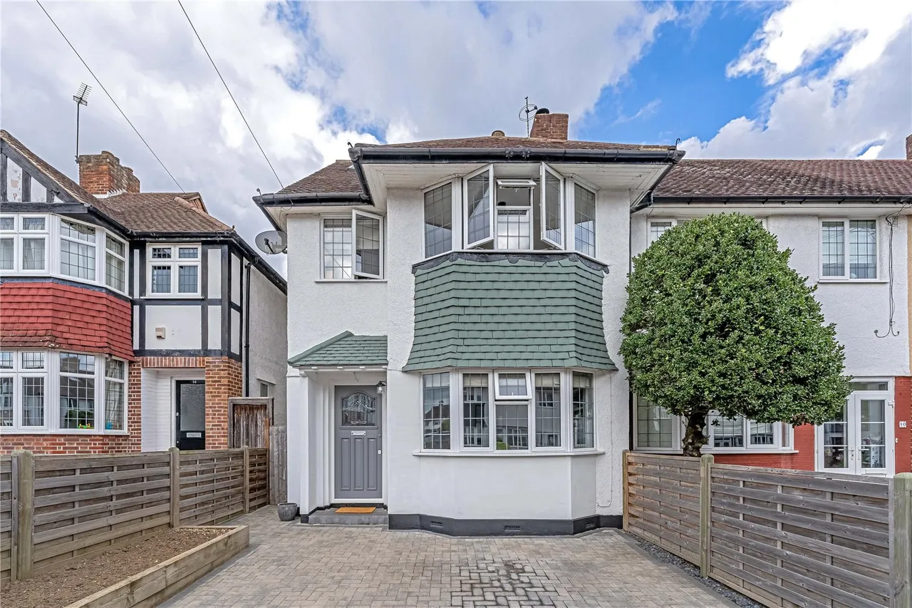 5 bed house for sale — Wiltshire Gardens, Twickenham, TW2 6ND