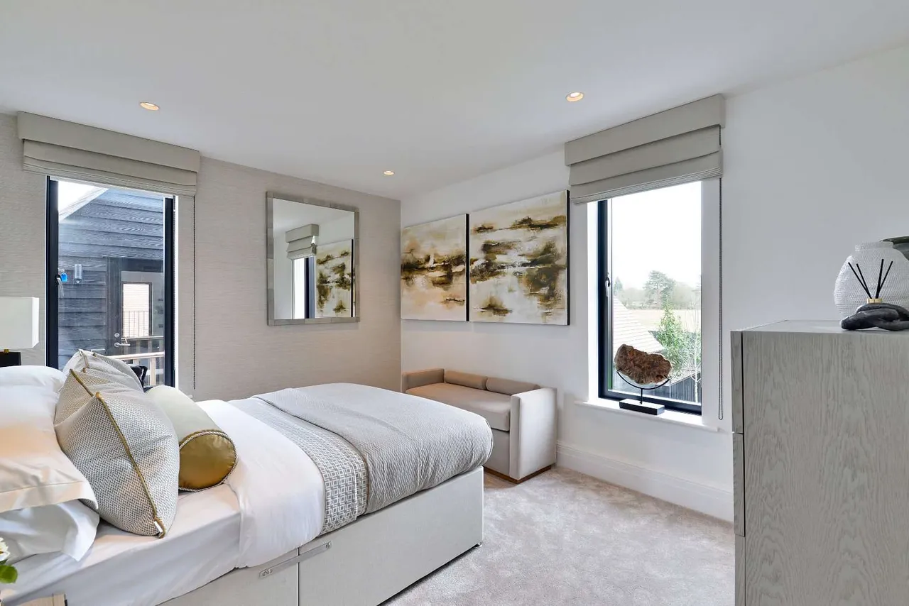 Barons Drive, Alfold, Cranleigh, Surrey, GU6 8BG, photo 10
