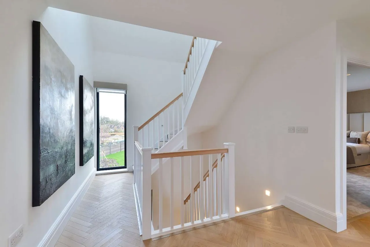 Barons Drive, Alfold, Cranleigh, Surrey, GU6 8BG, photo 6