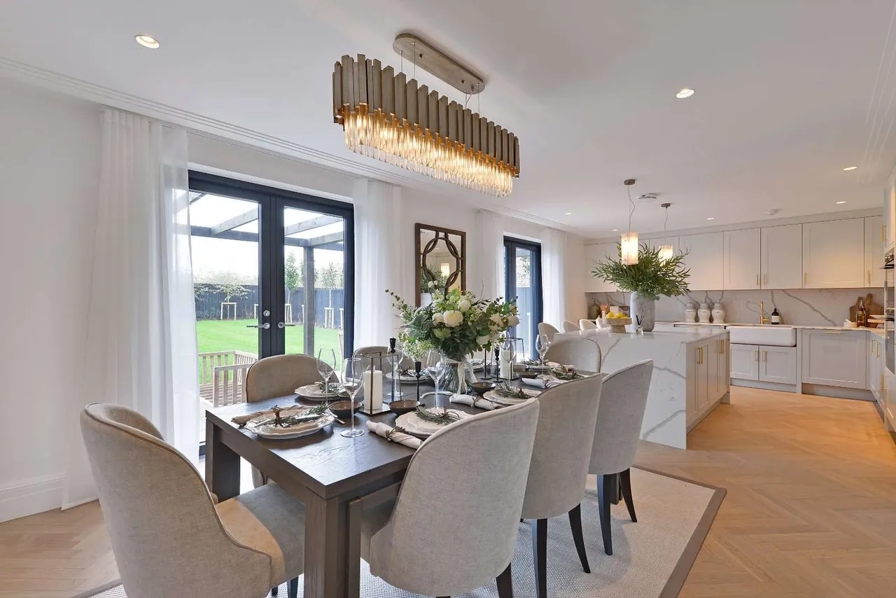Barons Drive, Alfold, Cranleigh, Surrey, GU6 8BG, photo 4