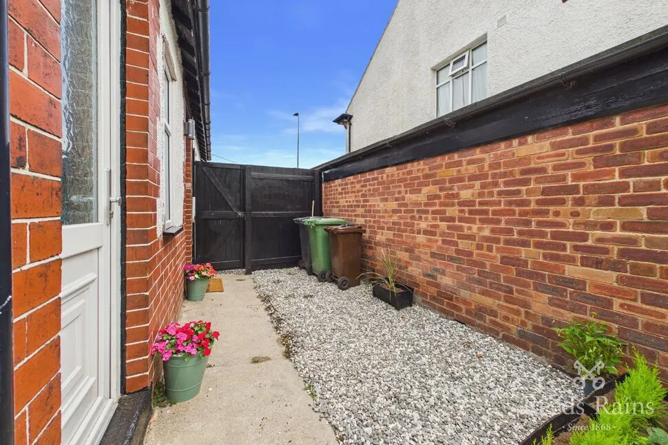 Wigan Road, Standish, WN6, photo 13