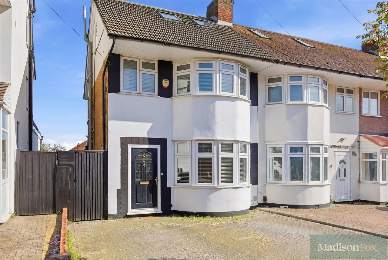 4 bed house for sale, Hanover Gardens, Ilford, IG6