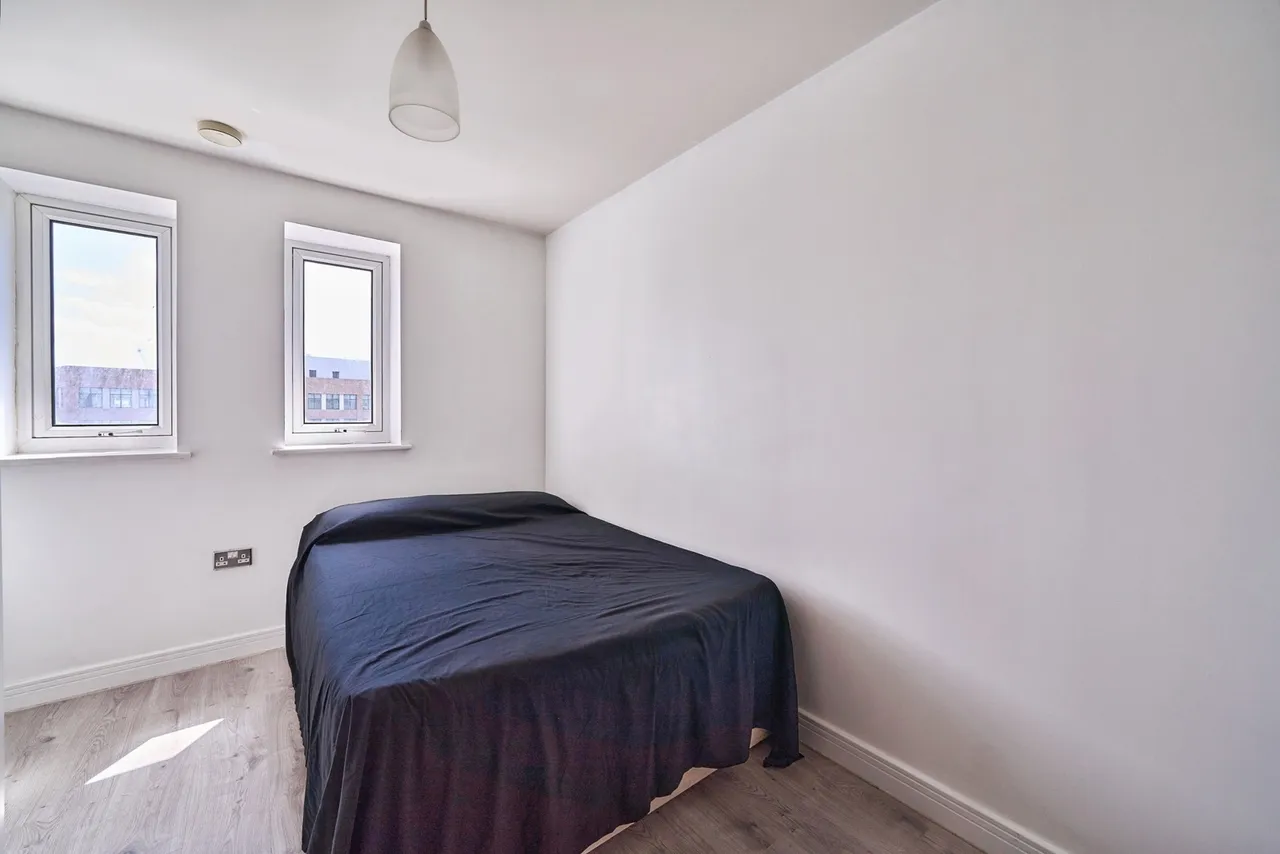 High Street, London, E15, photo 9