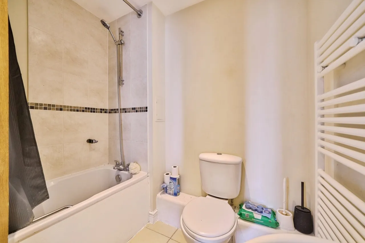 High Street, London, E15, photo 11