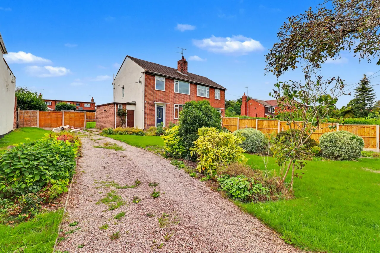 3 bed property for sale, The Fillybrooks, Stone