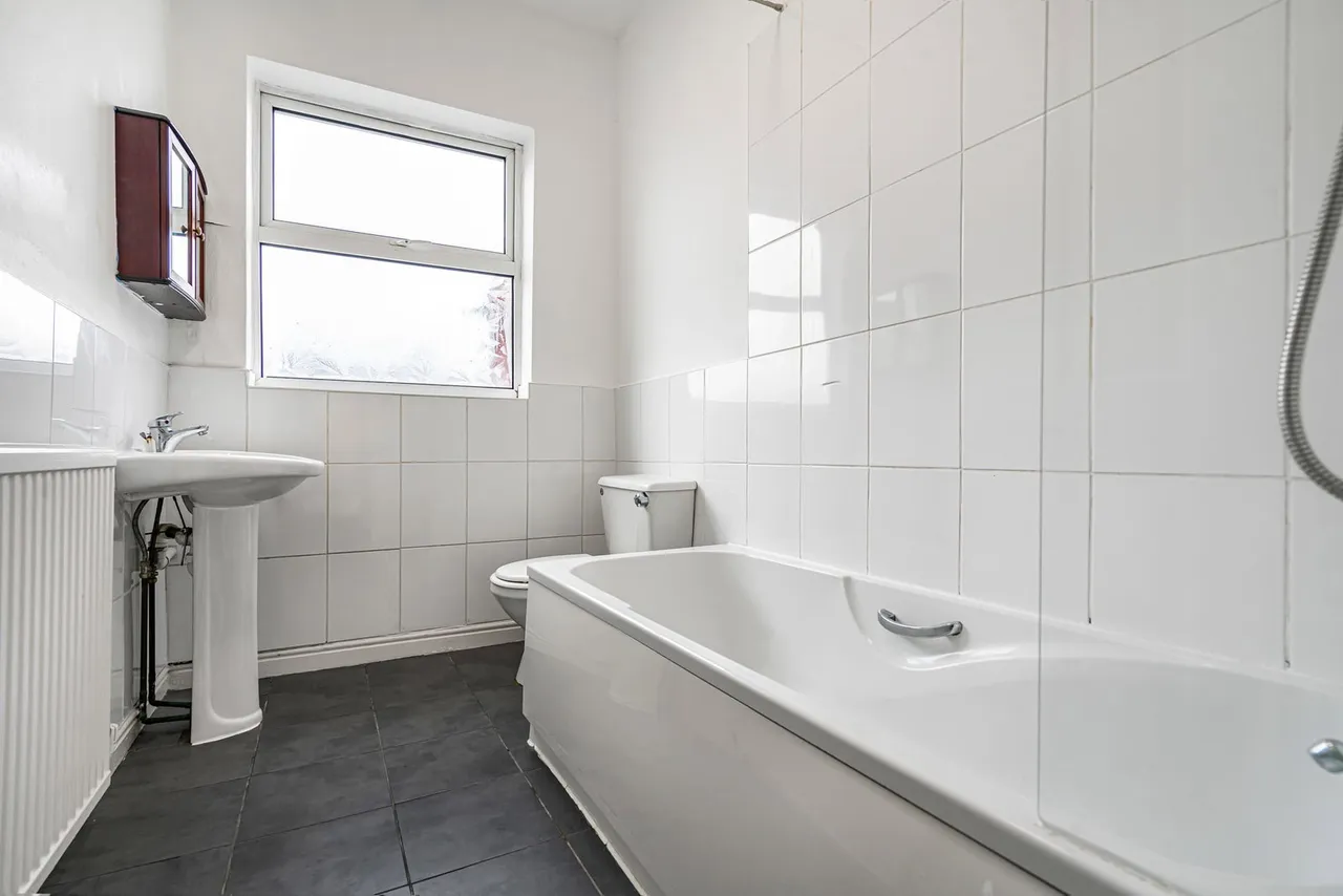Roseneath Avenue, Manchester, M19, photo 9