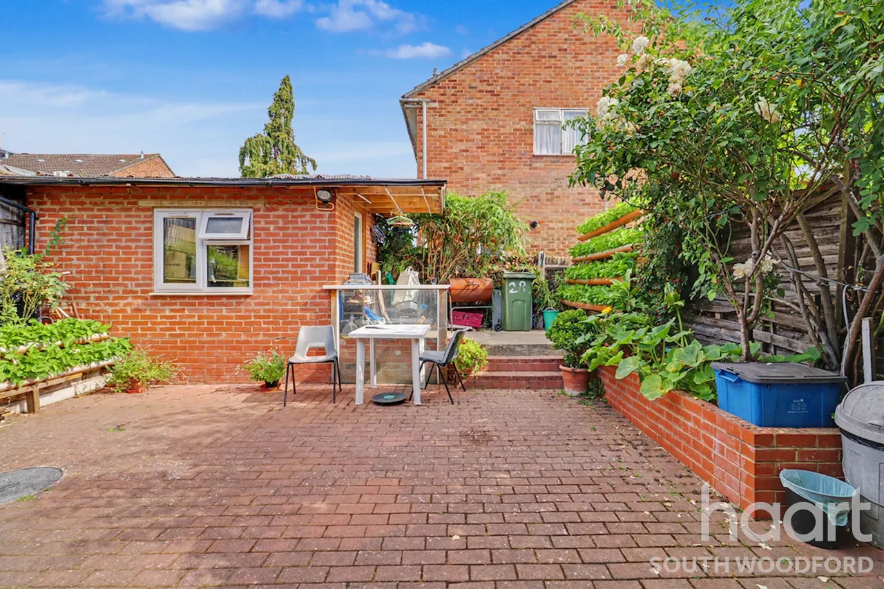 Mallards Road, Woodford Green, IG8, photo 11