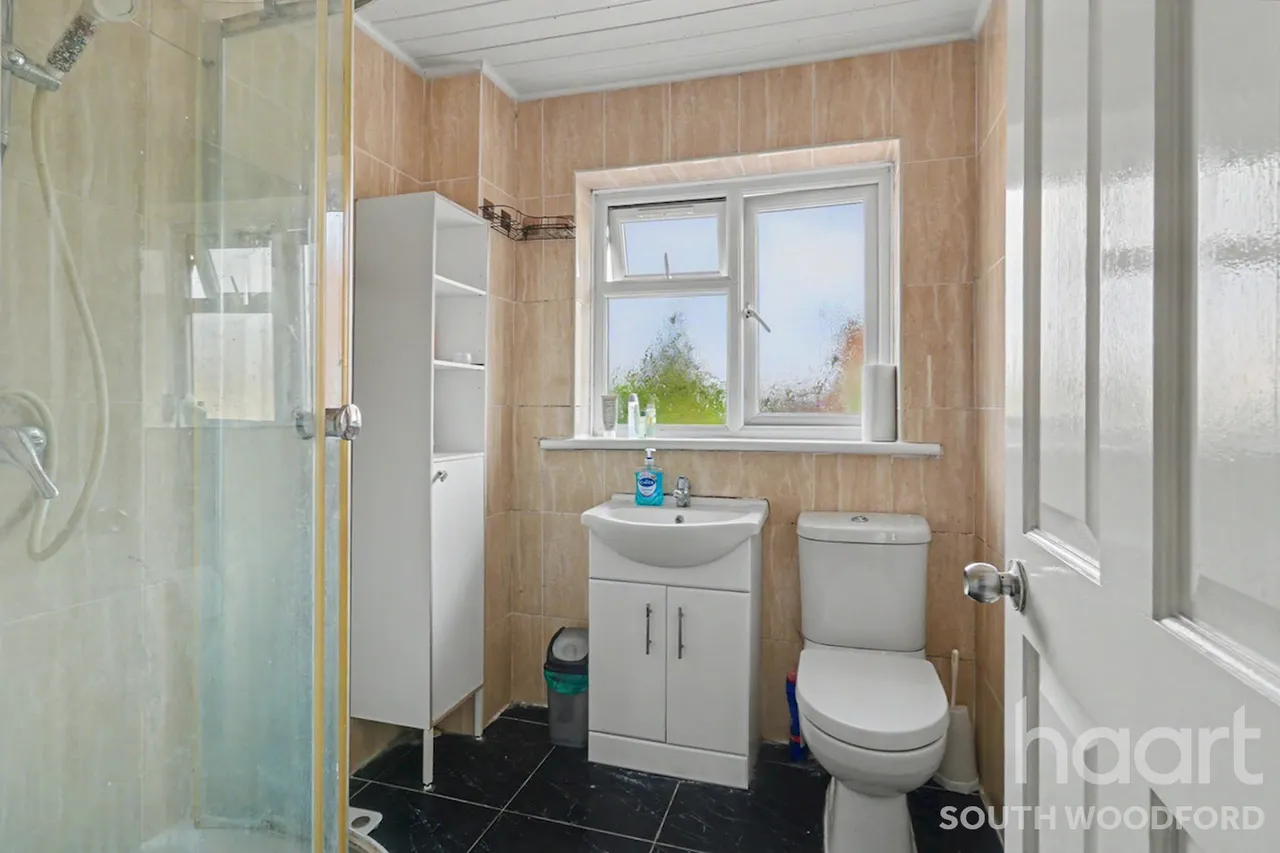 Mallards Road, Woodford Green, IG8, photo 15