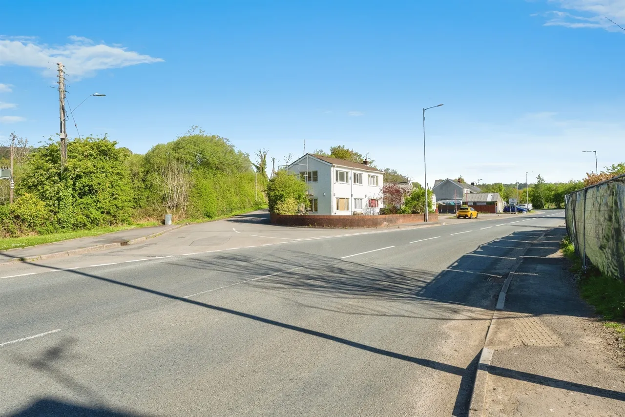 Garbett Place, Neath, SA10, photo 3