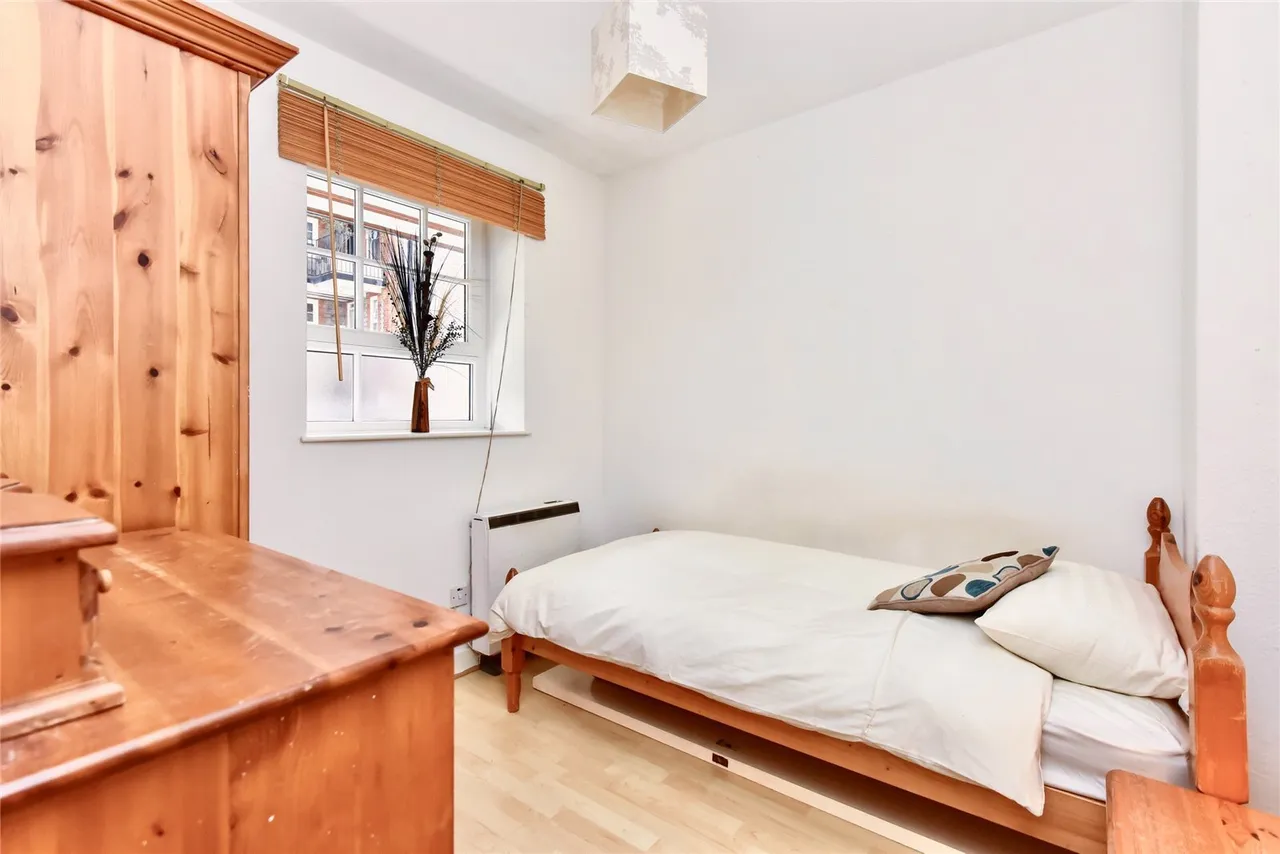 Ebury Bridge Road, London, SW1W, photo 3