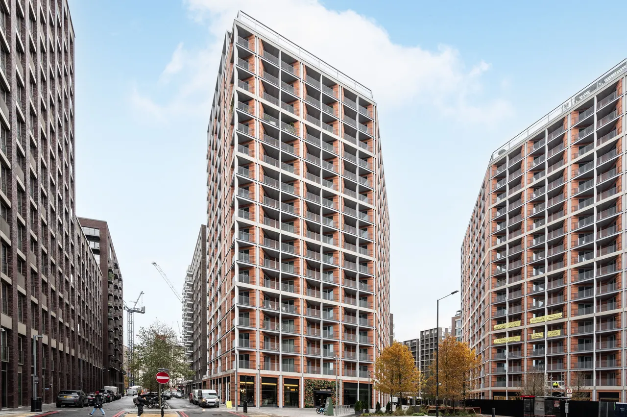 3 bed flat to rent — Apartment B0929, Bloom West Apartments, London