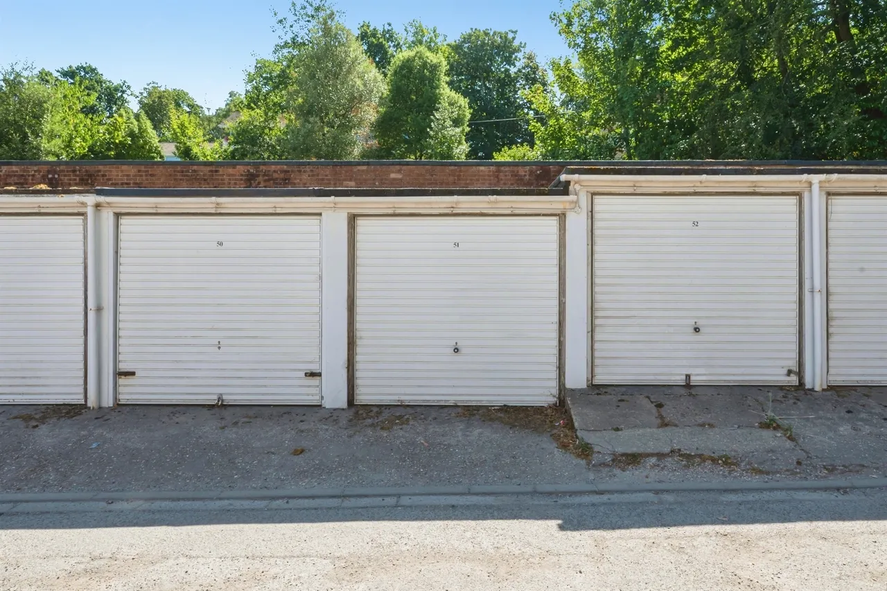 Runnymede Court, West End, Southampton, photo 6