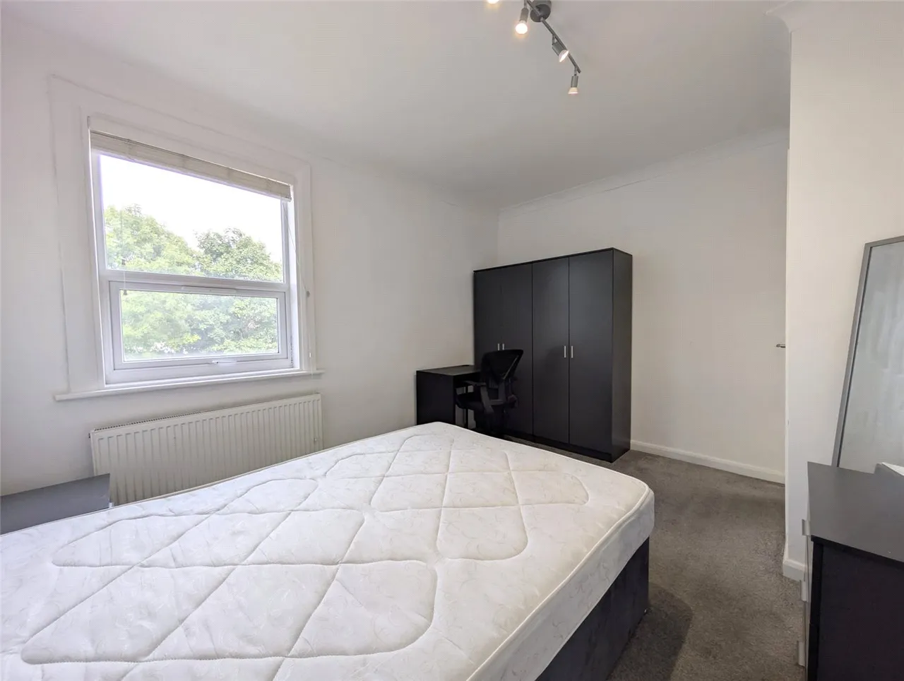 West Hendon Broadway, Hendon, NW9, photo 5