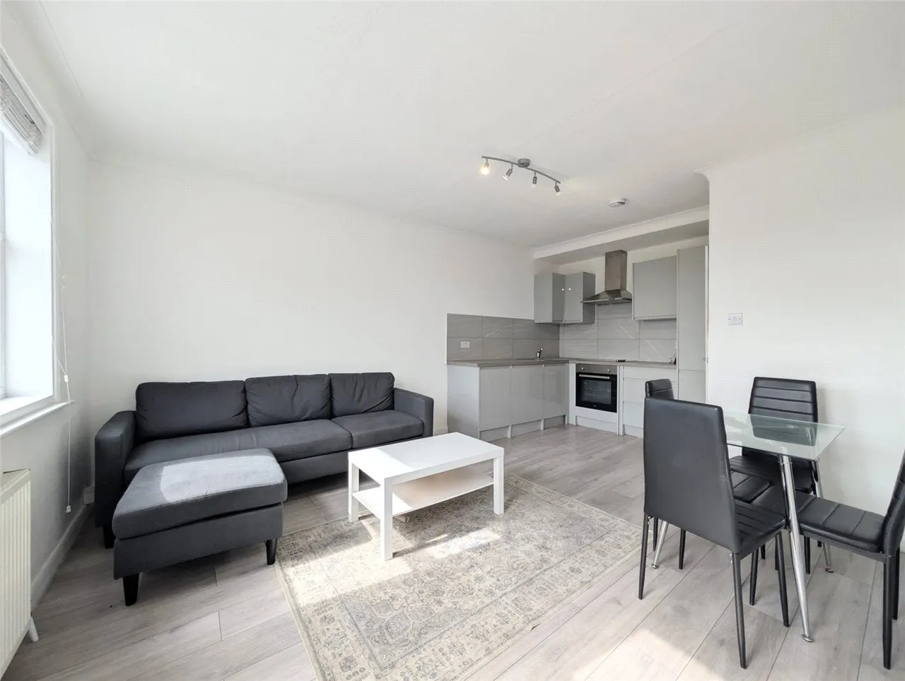2 bed flat to rent, West Hendon Broadway, Hendon, NW9