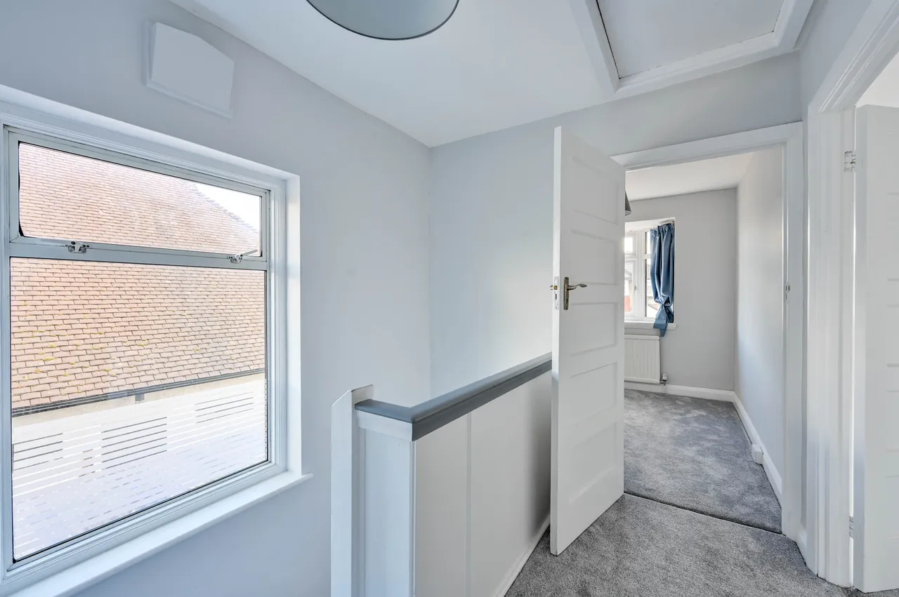 14 Van Dyck Avenue, New Malden, photo 7