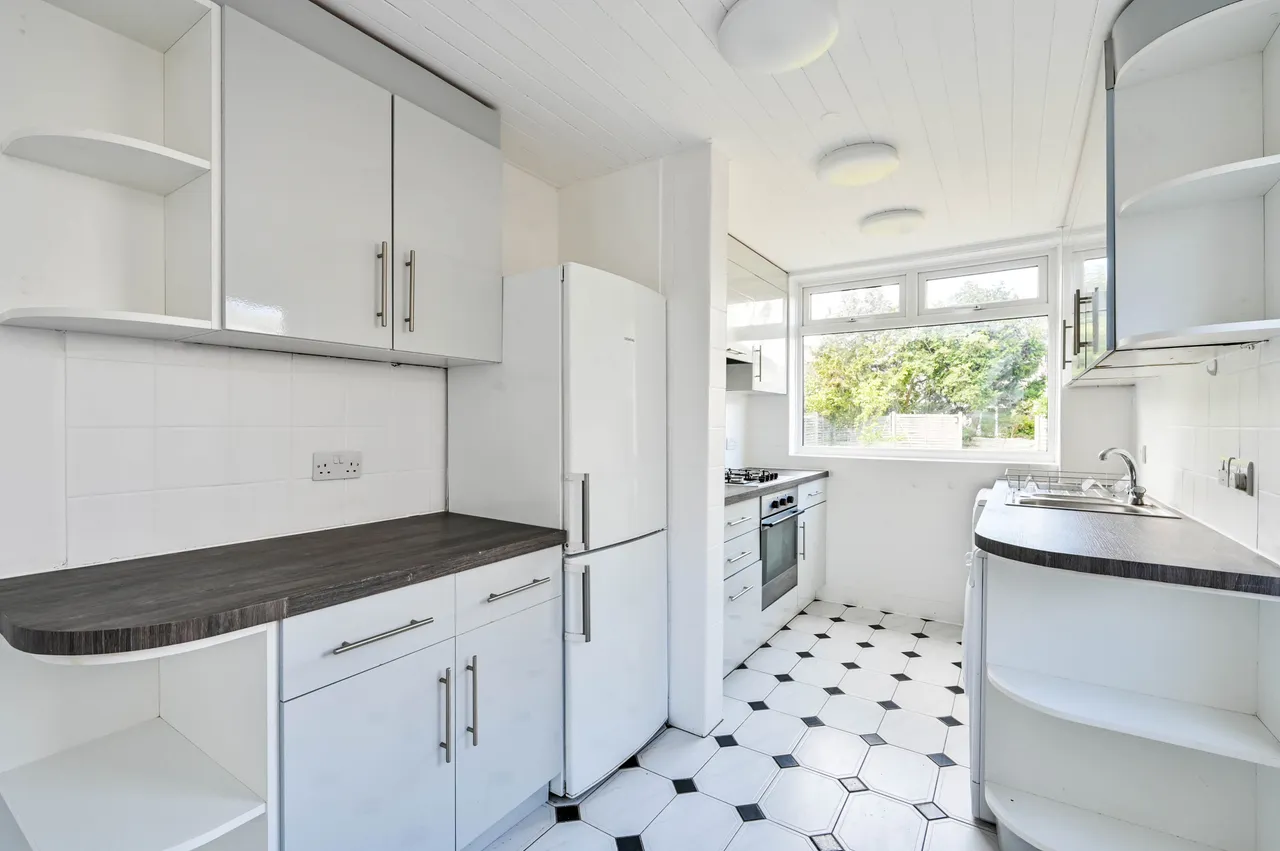 14 Van Dyck Avenue, New Malden, photo 4