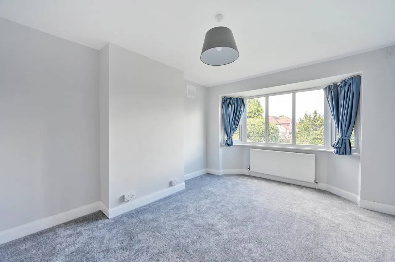 14 Van Dyck Avenue, New Malden, photo 12