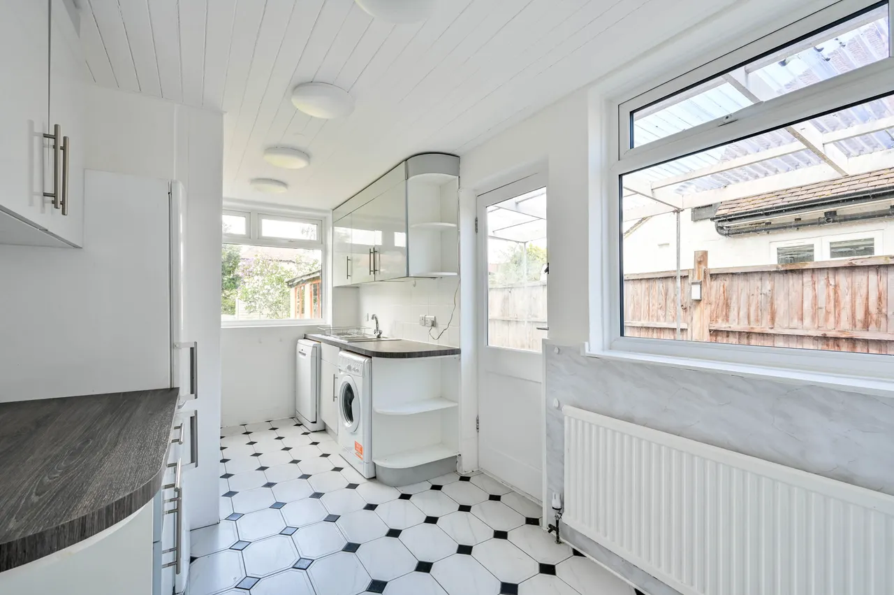 14 Van Dyck Avenue, New Malden, photo 10