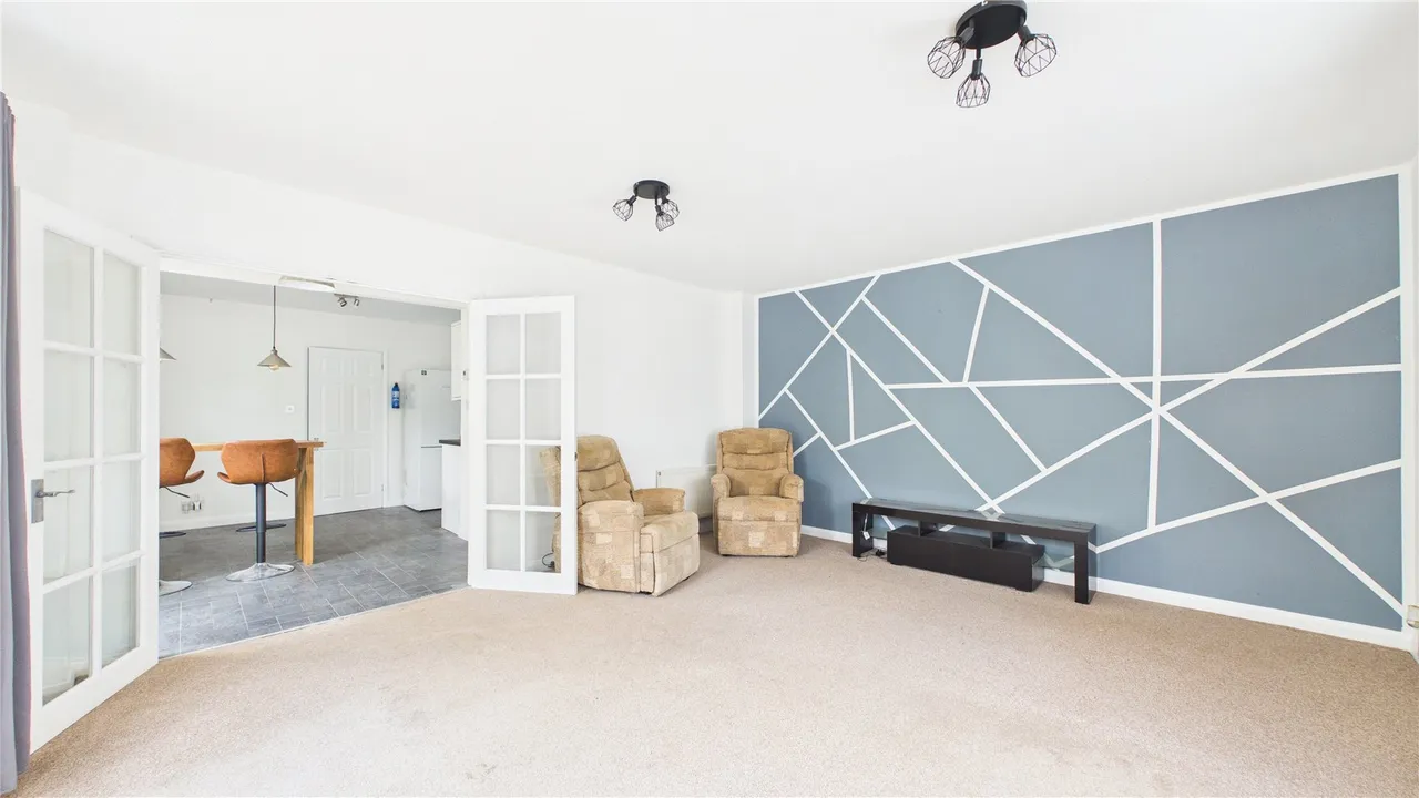 All Saints Road, Lightwater, GU18, photo 6