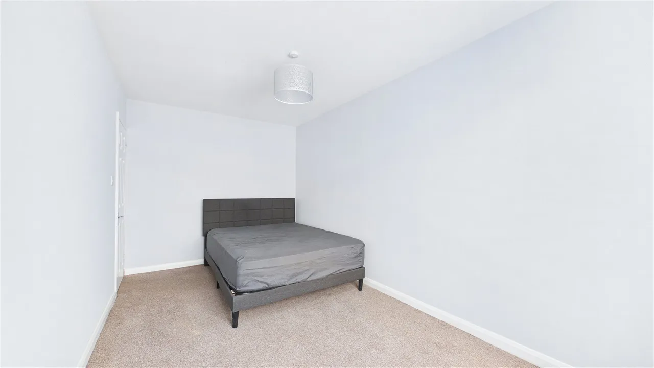 All Saints Road, Lightwater, GU18, photo 8