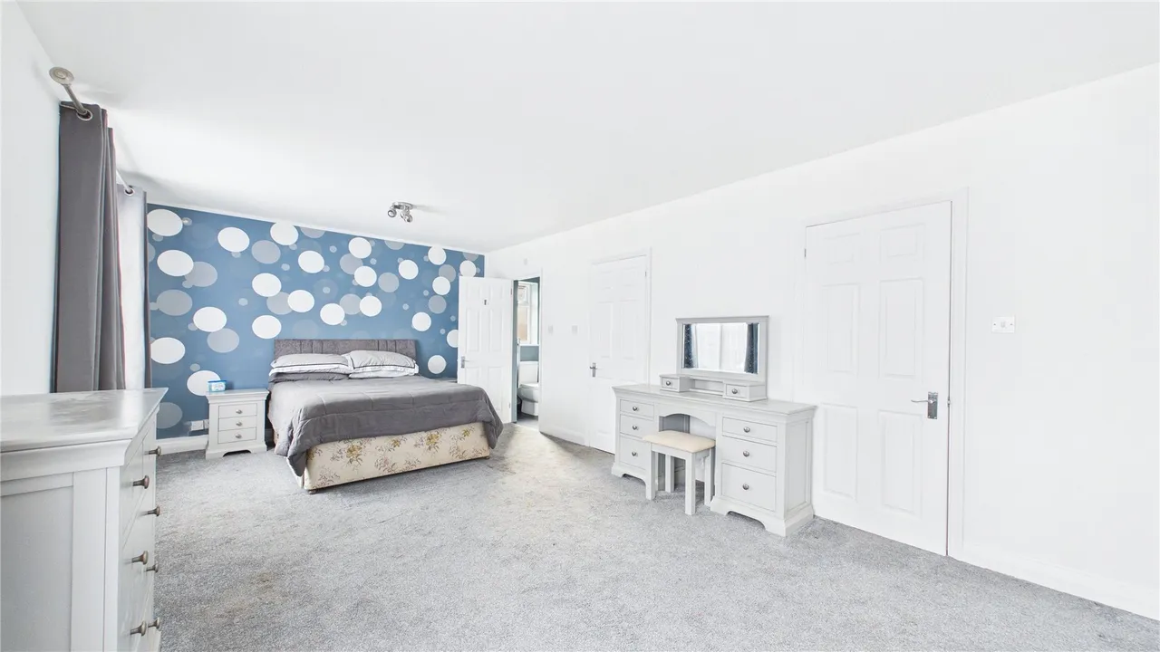 All Saints Road, Lightwater, GU18, photo 7
