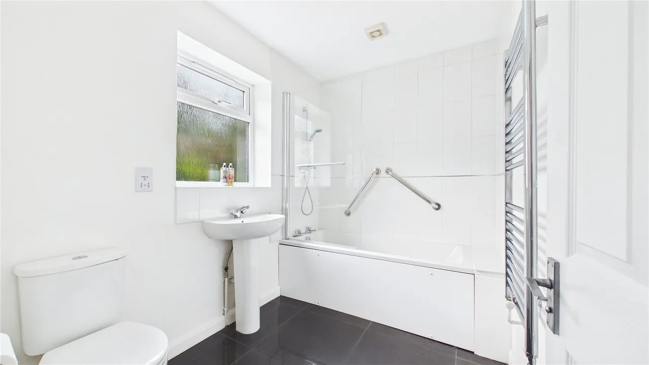 All Saints Road, Lightwater, GU18, photo 9